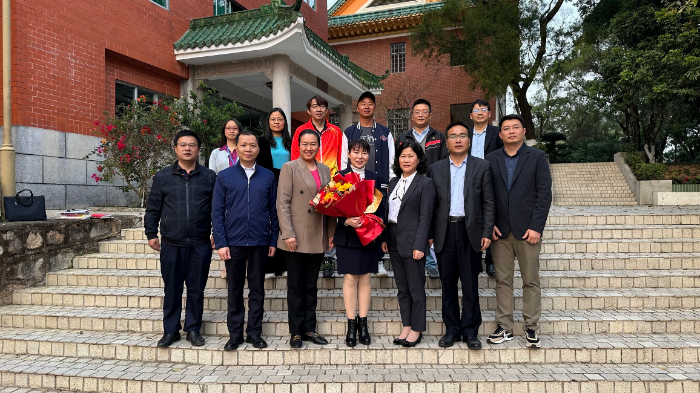 歡送會后民進中山市委會主委陳玉瓊（右三） 、全國人大代表趙桂枝（右四）、市委統戰部副部長張戴湘（左三）與參會同志合影留念.jpg