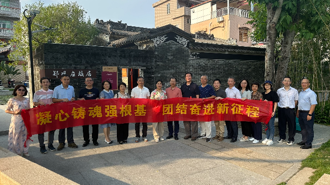 兩地民進(jìn)調(diào)研活動(dòng)合影.jpg
