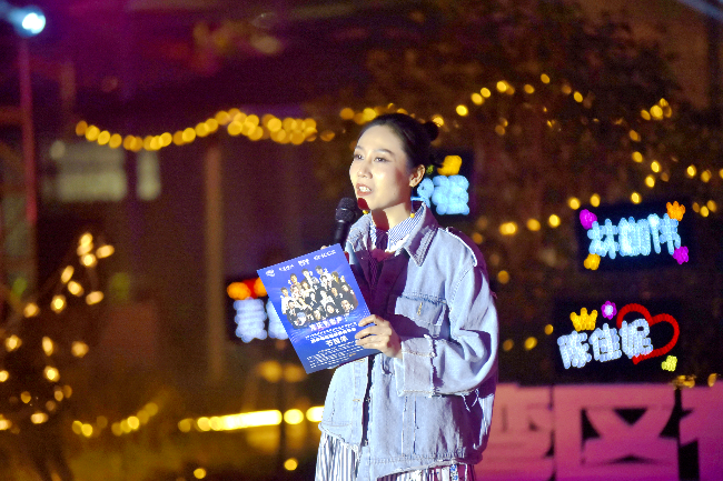 陳亮在“灣區有新聲”粵港澳大灣區青年流行歌手大賽總決賽選手訓練營結營音樂會擔任主持_副本.jpg