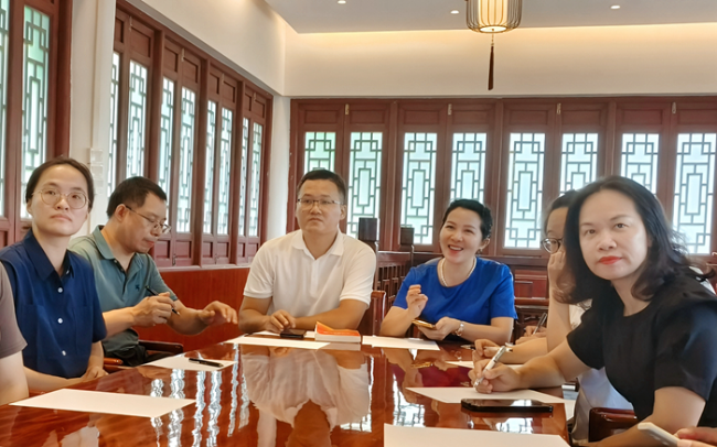 市直二支部學(xué)習(xí)貫徹中共三中全會(huì)精神02.jpg