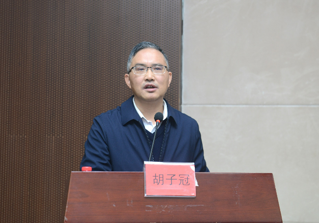 民進中山市委會主委胡子冠作《守正創(chuàng)新  踔厲奮發(fā)  為助推中國式現(xiàn)代化中山實踐貢獻力量》的民進中山市委會2024年工作總結.JPG